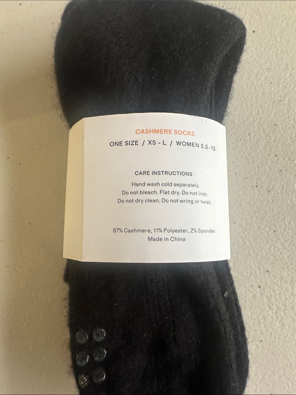 Quince women’s cashmere socks Black Cozy Knit Socks - Picture 2 of 2